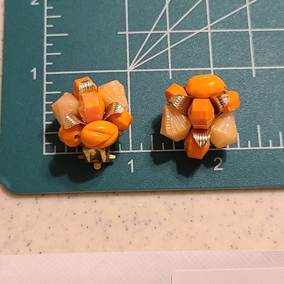 Vintage clip on Earrings for sale - Picture 7 of 7